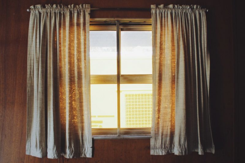 How to Select and Install Grommet Curtains